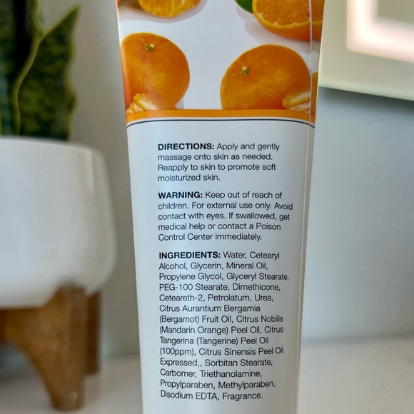 *NIB* Hand & Body Lotion Full Size - Picture 2 of 2